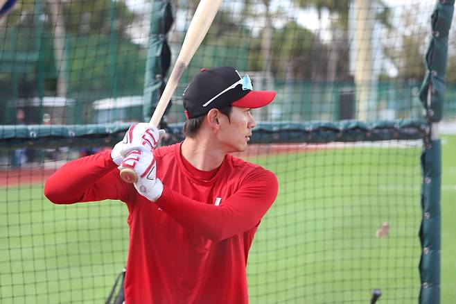 SSG 안상현이 미국 플로리다 스프링캠프에서 타격 훈련을 소화하고 있다. 사진 | SSG 랜더스