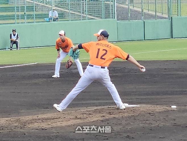 한화 에르난데스가 22일 일본 오키나와 이토만시 니시자키 야구장에서 열린 지바 롯데와 평가전에 선발 등판해 역투하고 있다. 오키나와 | 김동영 기자 raining99@sportsseoul.com