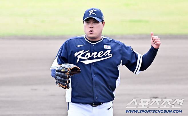 21일 일본 오키나와 고친다구장에서 열린 대한민국 야구 대표팀과 한화 이글스의 평가전. 류현진이 2이닝 퍼펙트 피칭을 펼쳤다. 오키나와(일본)=박재만 기자 pjm@sportschosun.com