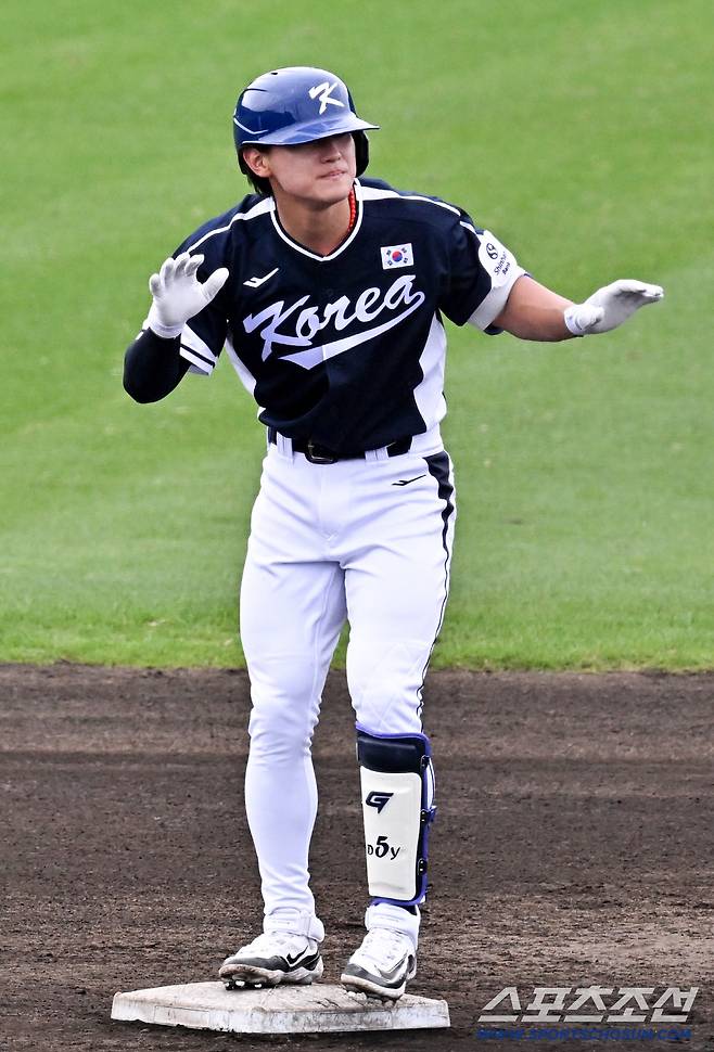 20일 일본 오키나와 온나손 아카마 구장에서 열린 대한민국 야구 대표팀과 삼성 라이온즈의 평가전, 김도영이 날린 뒤 숨을 고르고 있다. 오키나와(일본)=박재만 기자 pjm@sportschosun.com./2026.02.20/