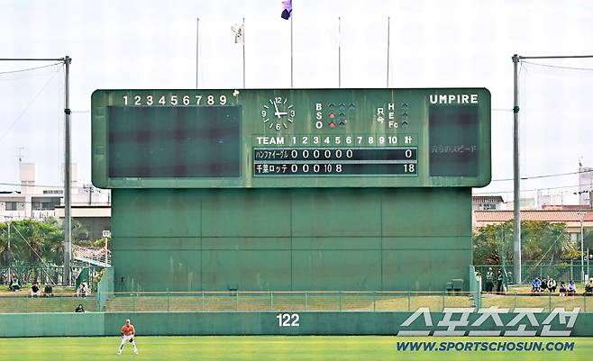 22일 일본 오키나와 니시자키 야구장에서 열린 한화 이글스와 지바 롯데의 연습경기. 6회까지 한화 타선이 1점도 뽑지 못한 사이 지바 롯데는 18점을 뽑아냈다. 오키나와(일본)=박재만 기자 pjm@sportschosun.com/2026.02.22/