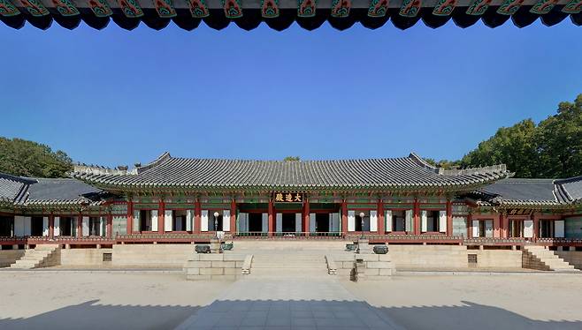 개화파는 정변을 일으킨 당일 저녁 고종부부가 거처하는 대조전을 찾아 변란이 일어났다며 경우궁으로 옮기도록 했다. 사진=국가유산청