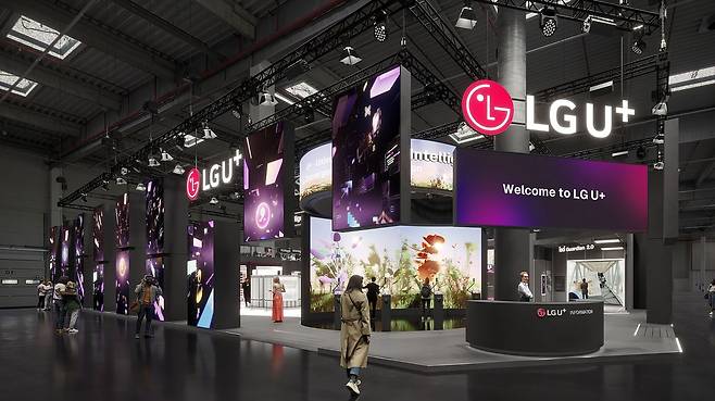 내달 스페인 바르셀로나에서 열리는 세계 최대 이동통신전시회 'MWC26'에서 통신 3사가 AI 사업 로드맵을 공개할 예정이다. 사진은 MWC26 LG유플러스 전시관 조감도. 사진 LG유플러스
