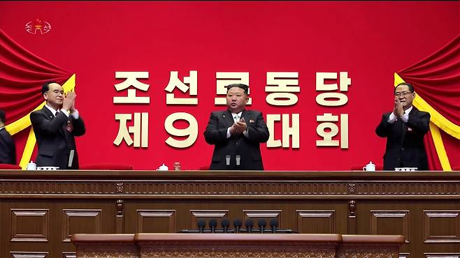 북한은 지난 19일 평양 4·25문화회관에서 김정은 국무위원장이 참석한 가운데 노동당 제9차 대회를 개막했다고 조선중앙TV가 20일 보도했다. 조선중앙TV 화면·연합뉴스