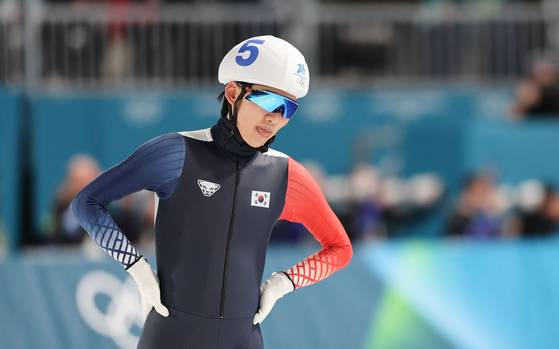 Chung Jae-won after finishing fifth at the men's mass start at the Milan-Cortina Winter Olympics on Feb. 21. [KIM JONG-HO]