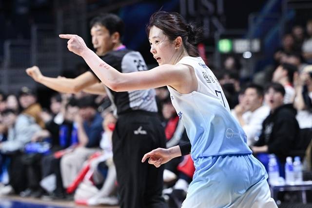22일 BNK전에서 신한은행 승리에 힘을 보탠 신이슬. 사진=WKBL 제공
