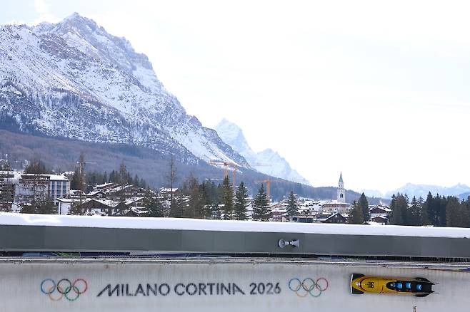 독일팀이 봅슬레이 4인승 경기를 치르는 모습. 독일은 이 종목 최강자다. [게티이미지]