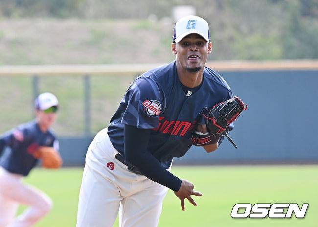 [OSEN=타이난(대만), 이석우 기자] 롯데 자이언츠 엘빈 로드리게스 009 2026.02.02 / foto0307@osen.co.kr