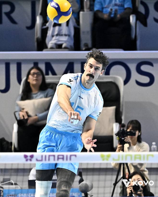 대한항공 외국인 공격수 카일 러셀이 22일 인천계양체육관서 열린 현대캐피탈과 V리그 홈경기에서 강한 스파이크 공격에 나서고 있다. 사진제공|KOVO