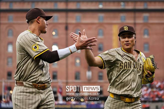 ▲ 매니 마차도와 김하성.