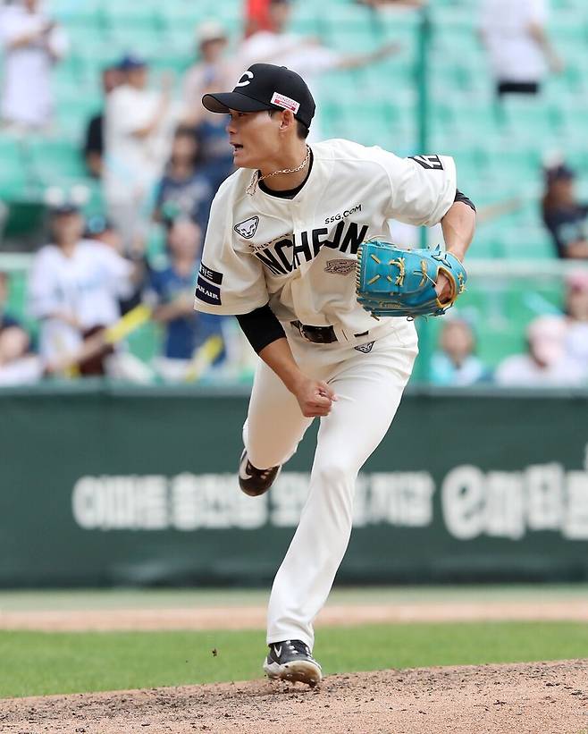 ▲ 지난 1년의 노력을 통해 간신히 정상궤도를 되찾은 장지훈은 이제 가장 좋았을 때의 모습을 향해 페이스를 붙이고 있다 ⓒSSG랜더스