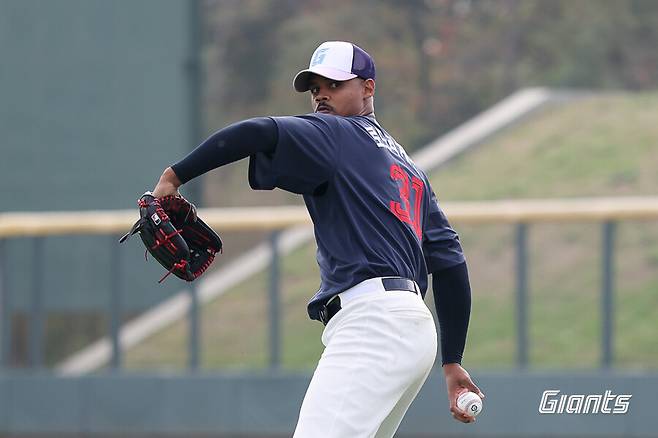 ▲ 엘빈 로드리게스는 22일 최고 153km의 강력한 패스트볼은 물론 제구력에서도 안정감을 이어 가며 힘을 냈다 ⓒ롯데 자이언츠