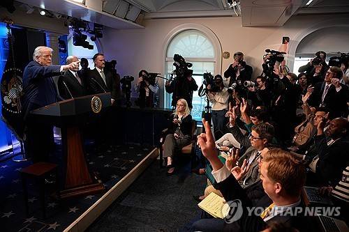 대법원 '관세 위법' 판결 뒤 회견하는 트럼프 대통령  [EPA=연합뉴스 자료사진. 재판매 및 DB 금지]