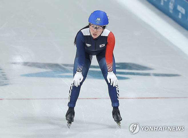 매스스타트 결선 14위 기록한 박지우 (밀라노=연합뉴스) 류영석 기자 = 21일(현지시간) 이탈리아 밀라노 스피드스케이팅 스타디움에서 열린 2026 밀라노-코르티나담페초 동계올림픽 스피드스케이팅 여자 매스스타트 결승에 출전한 박지우가 결승선을 통과한 뒤 아쉬워하고 있다.
이날 박지우는 결승 14위를 기록했다. 2026.2.22 ondol@yna.co.kr