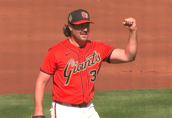 삼중살에 기뻐하는 로비 레이(사진=MLB.com)