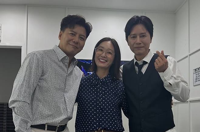 오연수와 더 블루(손지창, 김민종).(오연수 인스타그램)