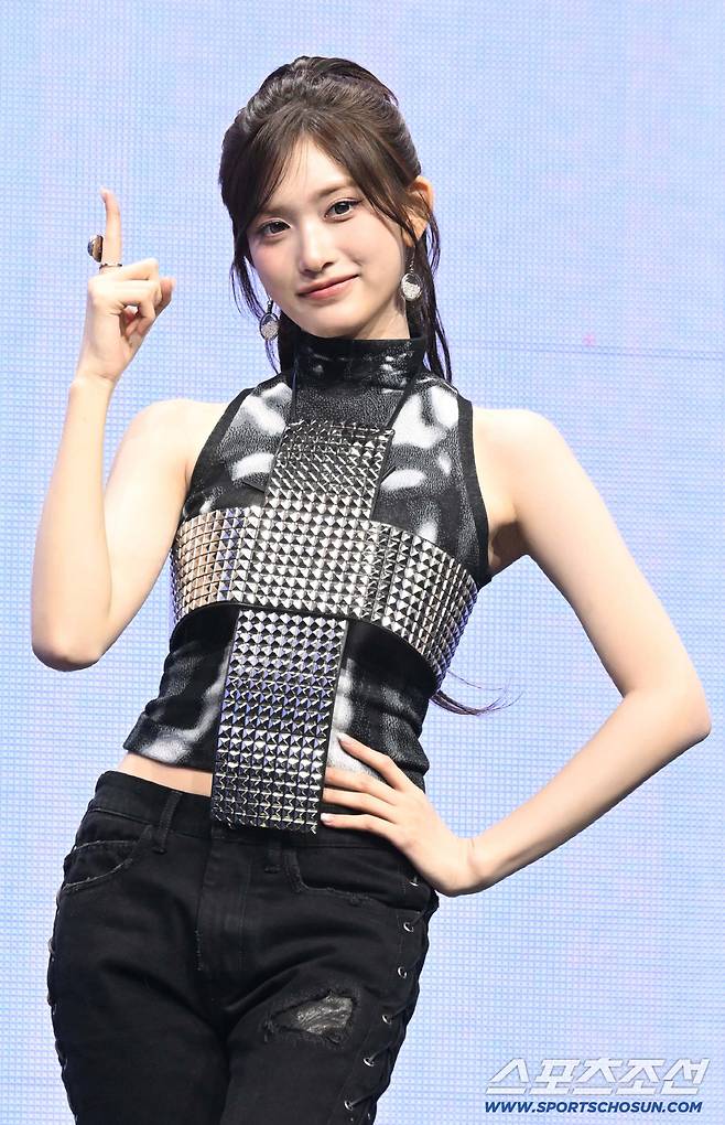 그룹 아이브(IVE) 이서가 23일 예스24 라이브홀에서 열린 정규 2집 '리바이브 플러스(REVIVE+) 발매기념 쇼케이스에 참석해 포토타임을 갖고 있다. 허상욱 기자wook@sportschosun.com/2026.02.23/