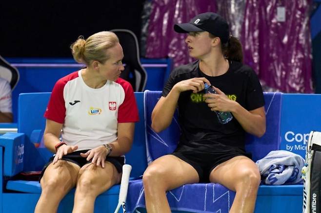 시비옹테크를 오랫동안 지원해온 심리학자 아브라모비치(왼쪽)