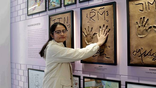멕시코시티에서 온 29세 재클린은 한국에 두 달간 머무르면서 광화문 공연과 고양 월드투어 공연에 참석할 예정이라고 밝혔다