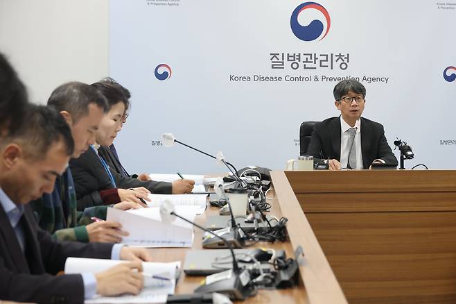 임승관 질병관리청장이 23일 충북 청주 오송 질병관리청에서 제8차 호흡기 감염병 관계부처 합동대책반 회의를 주재하고 있다./연합뉴스