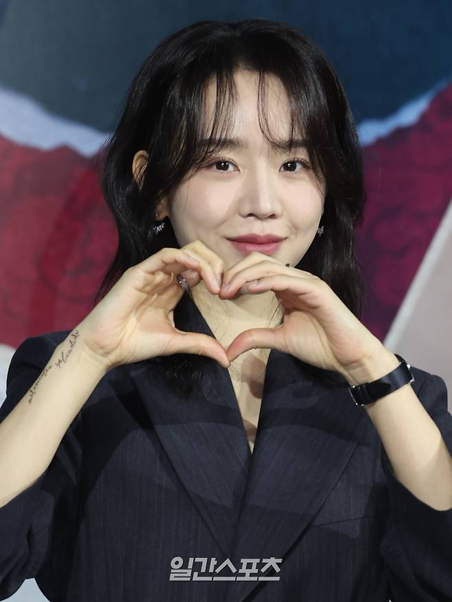 배우 신혜선이 10일 오전 서울 중구 앰배서더 서울 풀만 호텔에서 열린 넷플릭스 오리지널 '레이디 두아' 제작발표회에 참석해 포토타임을 갖고 있다. '레이디 두아'는 가짜일지라도 명품이 되고 싶었던 여자 '사라킴'과 그녀의 욕망을 추적하는 남자 '무경'의 이야기. 오는 13일 공개. 서병수 기자 qudtn@edaily.co.kr /2026.02.10/