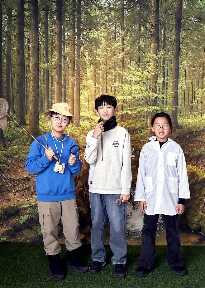 방치된 폐교에서 복합문화공간으로 거듭난 웃다리문화촌 곳곳을 누빈 박건우·변우빈·이한호(왼쪽부터) 학생기자.