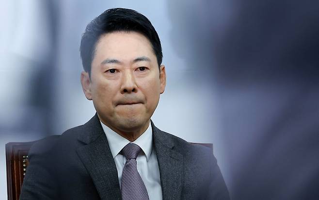 장동혁 국민의힘 대표이 23일 오전 국회에서 열린 최고위원회의에서 생각에 잠겨 있다. 임현동 기자