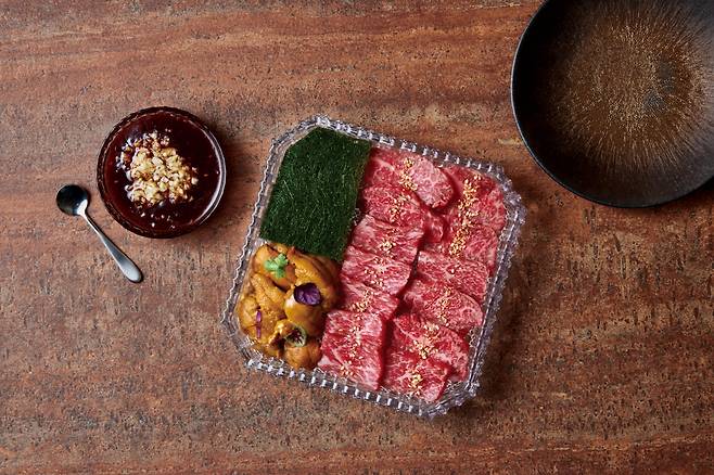 우니육사시미 삼합. 사진=투뿔코리안하우스