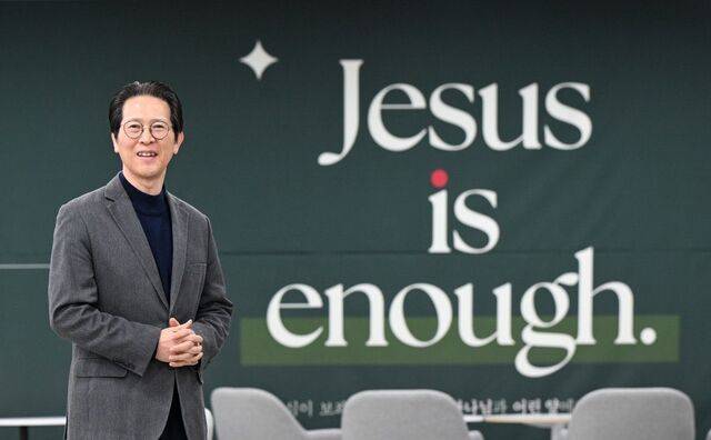 박광리 우리는교회 목사가 최근 예배당으로 사용하고 있는 경기도 성남 을지대 뉴밀레니엄관에서 목회에 대해 소개하고 있다. 성남=신석현 포토그래퍼