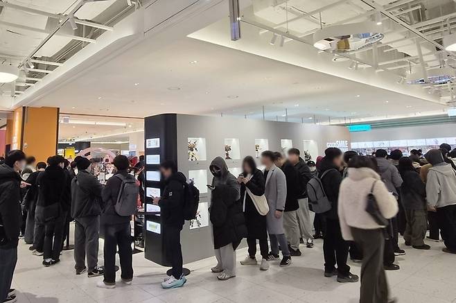 HDC아이파크몰 내 입점한 굿스마일컴퍼니 입장 대기줄. [HDC아이파크몰]