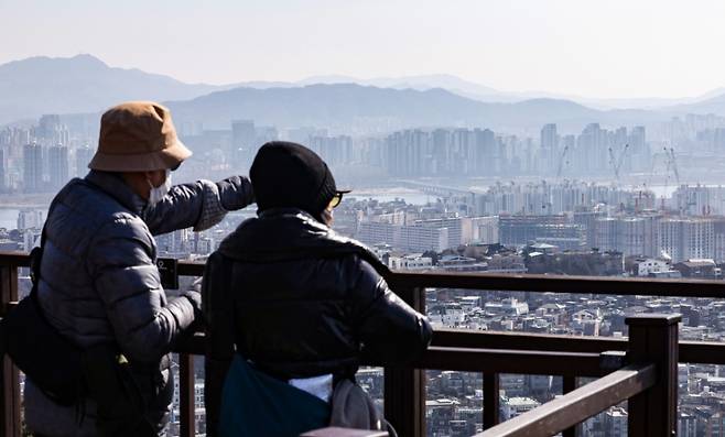 서울 남산에서 바라본 서울 시내 아파트 단지의 모습. /사진=뉴스1