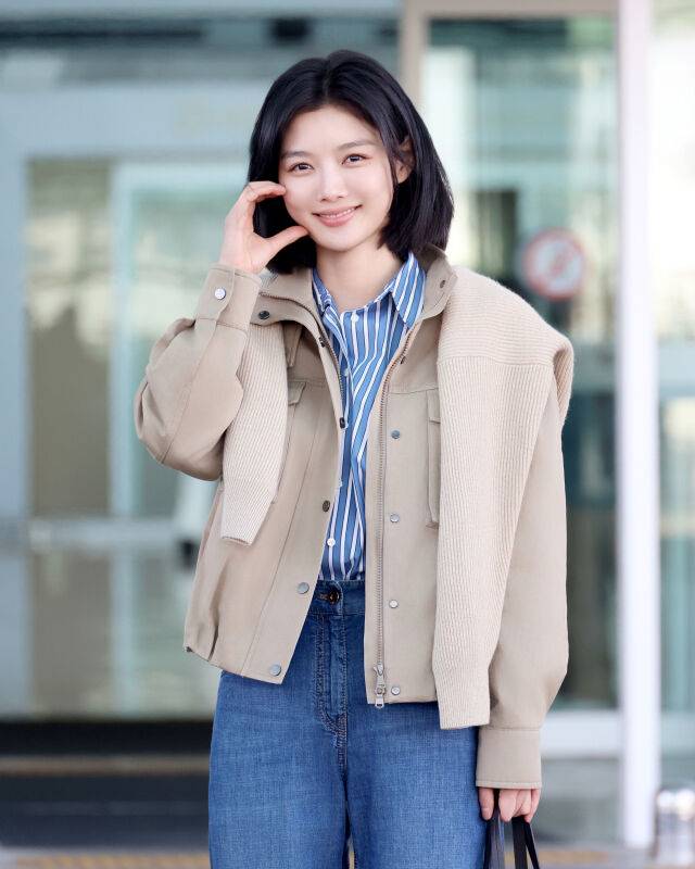 배우 김유정의 감각적인 공항패션 / 브루넬로 쿠치넬리