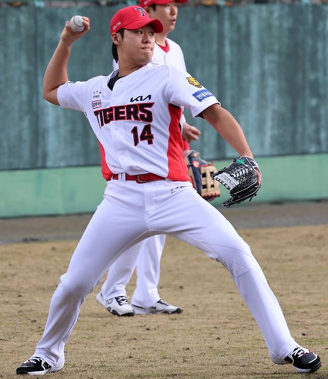 ▲ 올 시즌 KIA 내야에서 가장 주목할 만한 선수 중 하나인 김규성은 자체 연습경기에서 홈런을 기록하는 등 좋은 컨디션과 함께 2차 캠프를 조준하고 있다 ⓒKIA타이거즈