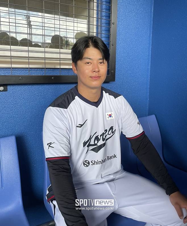 ▲ 노시환. 한화 이글스는 23일 오전 주전 3루수 노시환과 비FA 다년계약 체결을 공식 발표했다. 계약 조건은 2027시즌부터 2037시즌까지 11년이며 옵션 포함 총액은 무려 307억원이다. FA 계약과 비FA 다년계약을 통틀어 KBO리그 역대 최장기이자 최대 규모 계약을 자랑했다. ⓒ최원영 기자