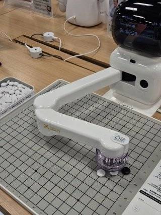 판매가 158만 원인 바둑로봇 ‘센스로봇 GO’. 임경진 기자