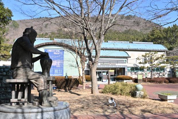고려청자박물관 야외 풍경. /최현배 기자