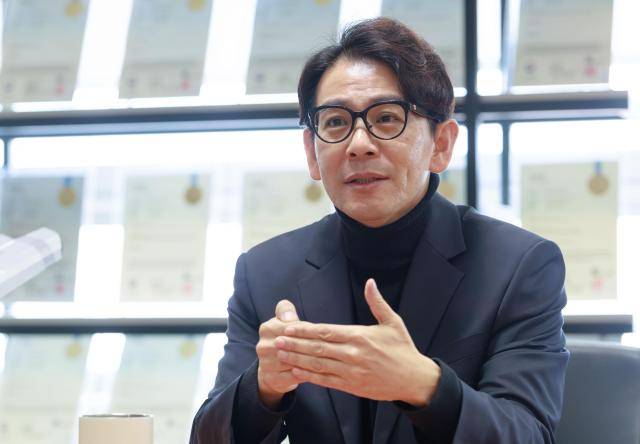 이원찬 파블로항공 대표는 지난 13일 아주경제와 인터뷰하면서 "군집 AI 기술을 활용한 프로그램을 패키지로 판매하는 데 집중하겠다"고 말했다.&nbsp;&nbsp;[사진=유대길 기자 dbeorlf123@ajunews.com]