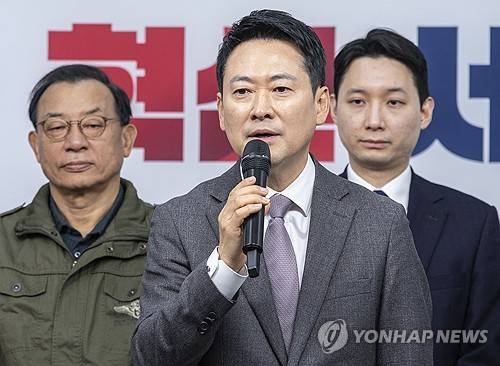 장동혁, 승리 위한 지방선거 공천 혁신 강조(서울=연합뉴스) 황광모 기자 = 국민의힘 장동혁 대표가 23일 서울 여의도 국민의힘 중앙당사에서 열린 제9회 전국동시지방선거 중앙당 공천관리위원회 공천 혁신 서약식에서 인사말을 하고 있다. 2026.2.23 hkmpooh@yna.co.kr