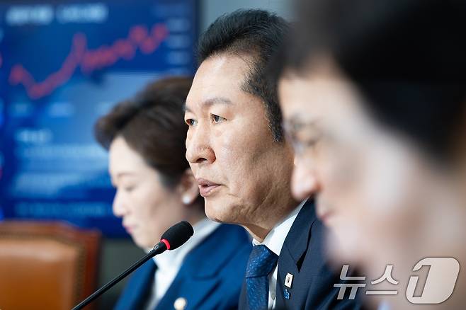 정청래 더불어민주당 대표가 23일 서울 여의도 국회에서 열린 최고위원회의에서 모두 발언을 하고 있다. 2026.2.23 ⓒ 뉴스1 유승관 기자