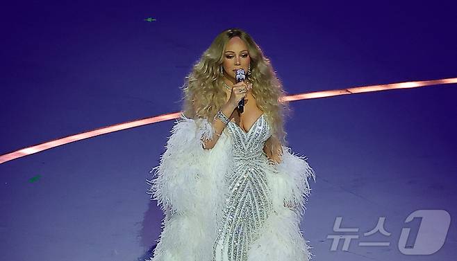 머라이어 캐리가 6일 오후(현지시간) 밀라노 산시로 올림픽 스타디움에서 열린 2026 밀라노·코르티나담페초 동계올림픽대회 개회식에서 오프닝 공연을 펼치고 있다. 2025.2.7 ⓒ 뉴스1 김성진 기자