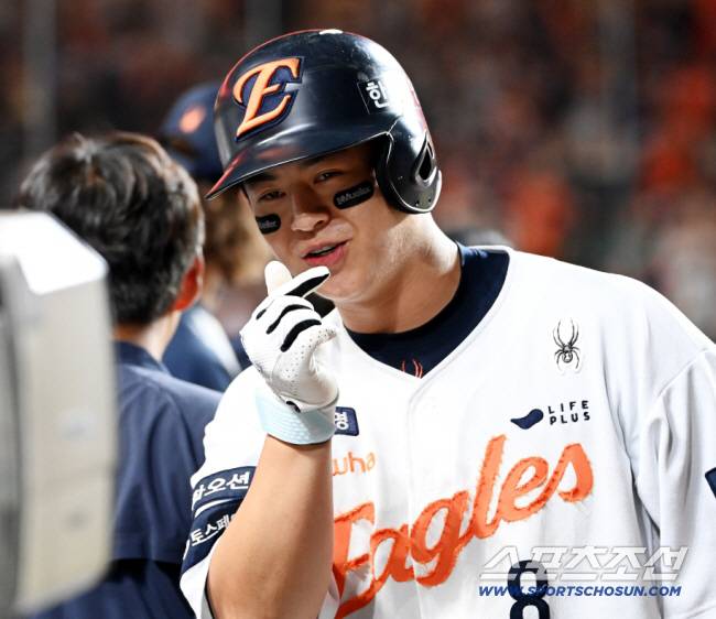 2일 대전 한화생명볼파크에서 열린 KIA와 한화의 경기, 5회말 1사 1,2루 한화 노시환이 3점홈런을 치고 기쁨을 나누고 있다. 대전=허상욱 기자wook@sportschosun.com/2025.09.02/