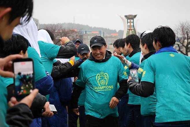 춘계대학축구연맹전 우승을 이끈 최태호 연세대 감독. 사진제공=한국대학축구연맹