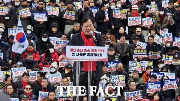 국민의힘이 24일 국회에서 '대전·충남 졸속 통합 반대 범시도민 총궐기대회'를 개최한 가운데 이은권 국민의힘 대전시당위원장이 연설을 하고 있는 모습. /대전정치부기자단