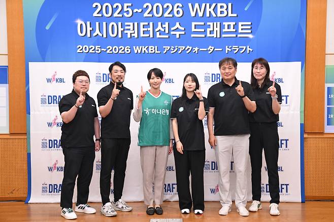 드래프트 방식으로 진행됐던 2025~26 아시아쿼터 선수 선발 장면. 사진=WKBL 제공