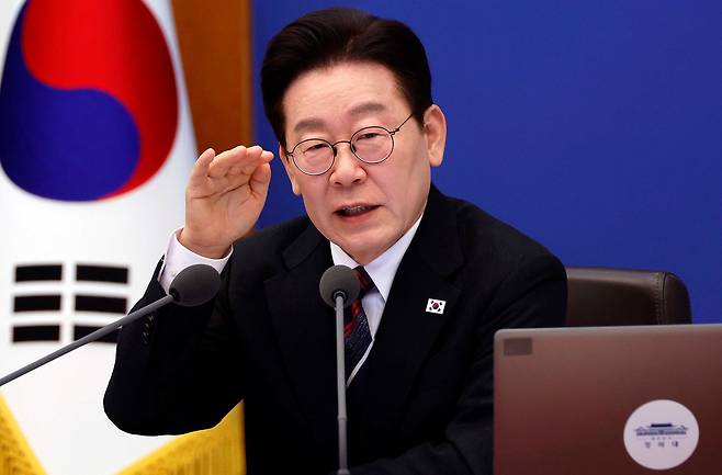 이재명 대통령이 24일 청와대에서 열린 제6회 국무회의에서 발언을 하고 있다. 청와대사진기자단