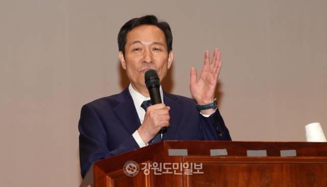 ▲ 우상호 전 청와대 정무수석이 24일 고향인 철원을 방문, 철원종합문화복지센터에서 특별강연을 실시했다. 이재용 기자