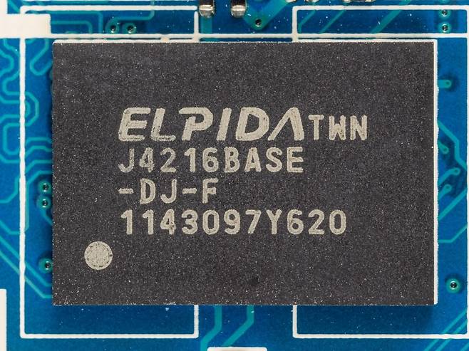 엘피다 DDR3 SDRAM 메모리 칩