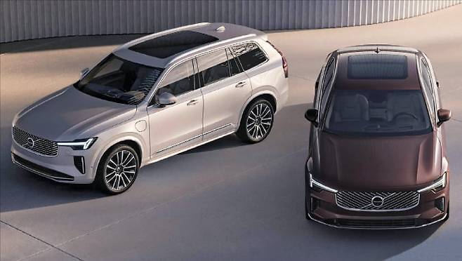 스웨디시 럭셔리의 정석인 볼보의 플래그십 모델 S90(세단)과 XC90(SUV). 볼보자동차코리아 제공