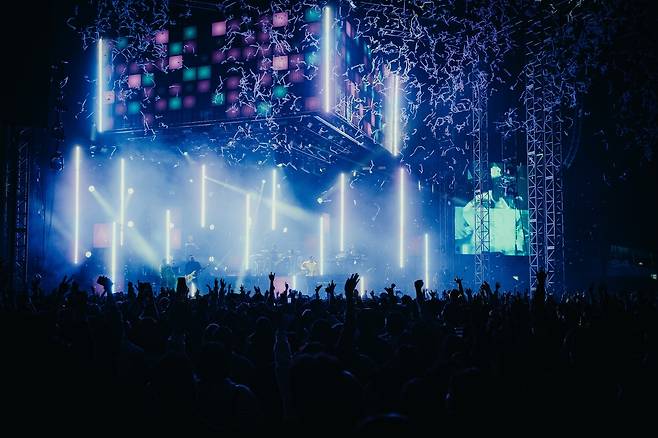 OneRepublic performs during their "From Asia, With Love" concert at Jamsil Arena in southern Seoul, Monday. (Live Nation Korea)