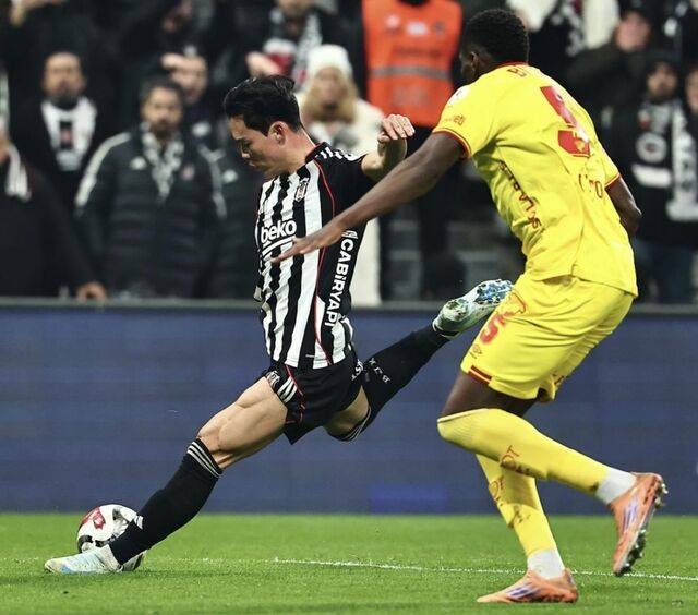 오현규가 23일 튀르키예 이스탄불 튀프라쉬 스타디움에서 열린 괴즈테페와의 2025-2026 튀르키예 쉬페르리그 23라운드 홈 경기에서 쐐기골을 터뜨리고 있다. 오현규 SNS 캡처